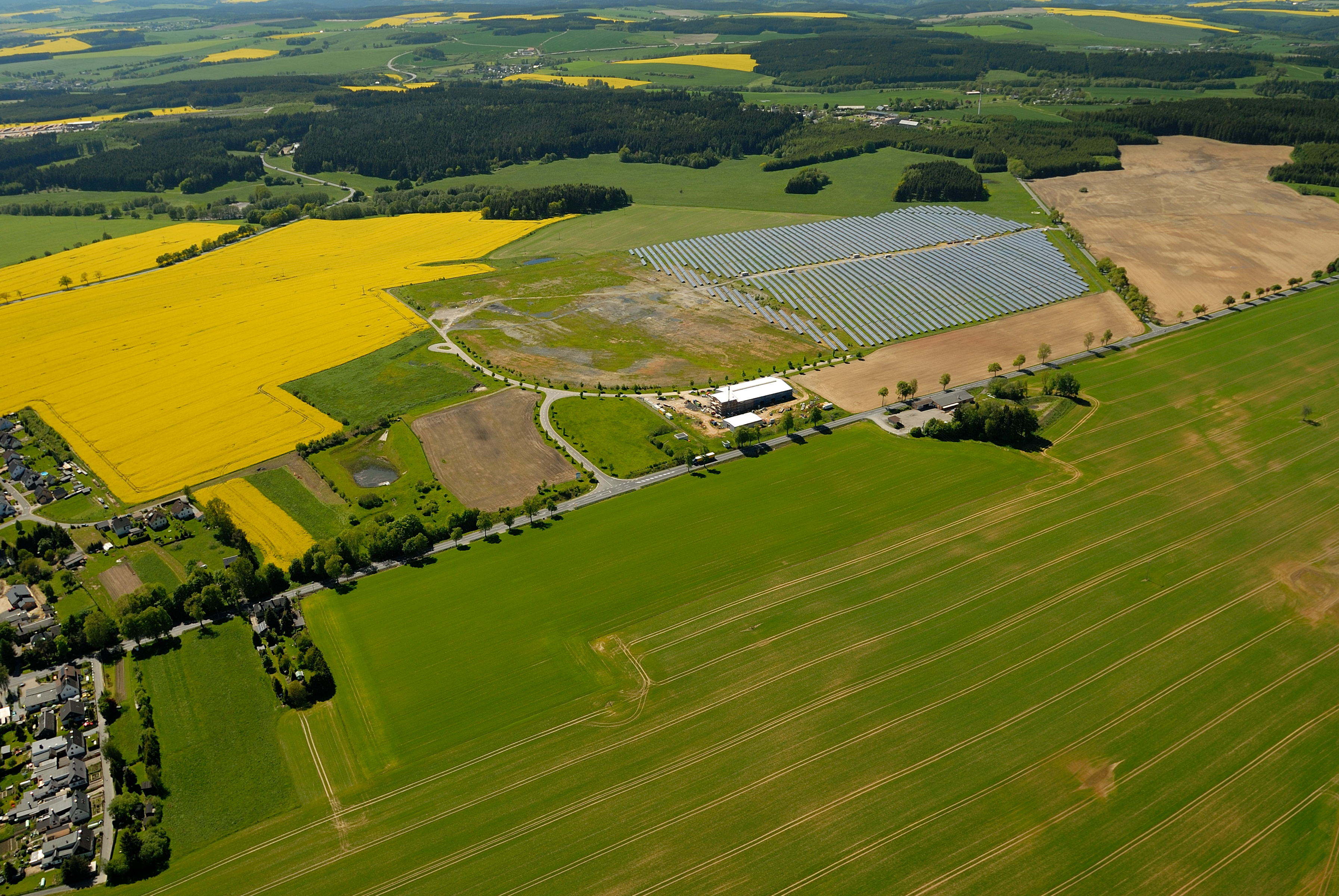 Zu sehen ist das Gewerbegebiet "Gefell-Nord" aus der Luft